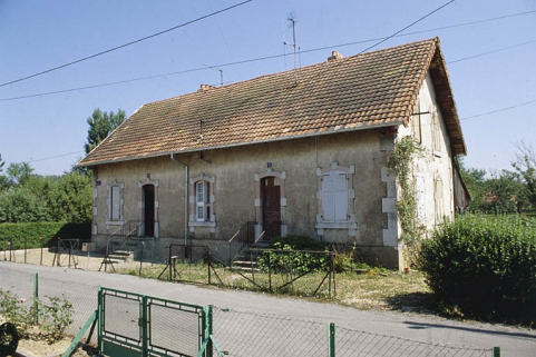 Maison à deux logements rue Rossat. © Région Bourgogne-Franche-Comté, Inventaire du patrimoine Maison à deux logements rue Rossat. © Région Bourgogne-Franche-Comté, Inventaire du patrimoine