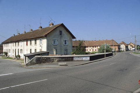 Logements ouvriers depuis l'est. © Région Bourgogne-Franche-Comté, Inventaire du patrimoine Logements ouvriers depuis l'est. © Région Bourgogne-Franche-Comté, Inventaire du patrimoine