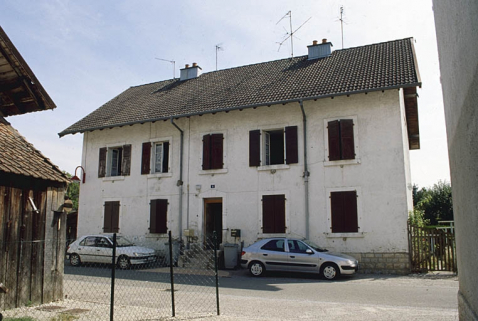 Une maison à quatre logements. © Région Bourgogne-Franche-Comté, Inventaire du patrimoine Une maison à quatre logements. © Région Bourgogne-Franche-Comté, Inventaire du patrimoine