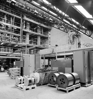 Atelier d'émaillage : bobine de cuivre en attente de traitement. © Région Bourgogne-Franche-Comté, Inventaire du patrimoine