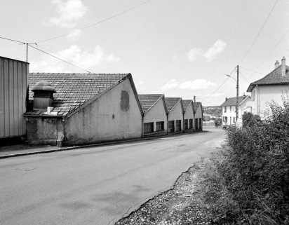 Ateliers donnant sur la rue de l'Egé. © Région Bourgogne-Franche-Comté, Inventaire du patrimoine