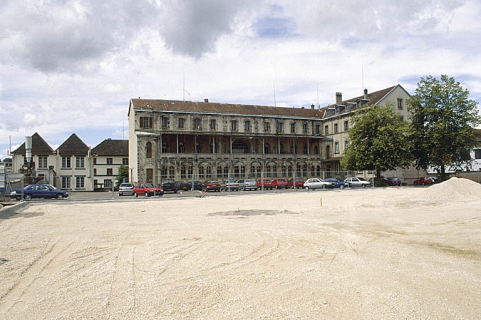 Vue rapprochée depuis l'est. © Région Bourgogne-Franche-Comté, Inventaire du patrimoine