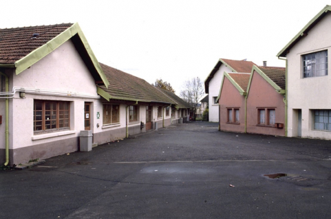 Bâtiments est depuis la cour. © Région Bourgogne-Franche-Comté, Inventaire du patrimoine