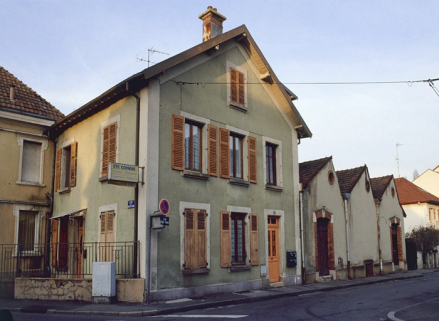 Façade sur rue du logement et de l'atelier de fabrication. © Région Bourgogne-Franche-Comté, Inventaire du patrimoine