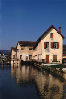 Ancien moulin depuis l'est. © Région Bourgogne-Franche-Comté, Inventaire du patrimoine Ancien moulin depuis l'est. © Région Bourgogne-Franche-Comté, Inventaire du patrimoine