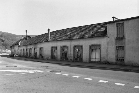 Façade sur rue de l'atelier de bonneterie primitif. © Région Bourgogne-Franche-Comté, Inventaire du patrimoine Façade sur rue de l'atelier de bonneterie primitif. © Région Bourgogne-Franche-Comté, Inventaire du patrimoine