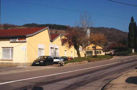 Vue d'ensemble de la nouvelle usine de bonneterie depuis le sud. © Région Bourgogne-Franche-Comté, Inventaire du patrimoine Vue d'ensemble de la nouvelle usine de bonneterie depuis le sud. © Région Bourgogne-Franche-Comté, Inventaire du patrimoine
