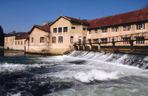 Façade sud de la bonneterie primitive et de l'ancien moulin. © Région Bourgogne-Franche-Comté, Inventaire du patrimoine Façade sud de la bonneterie primitive et de l'ancien moulin. © Région Bourgogne-Franche-Comté, Inventaire du patrimoine