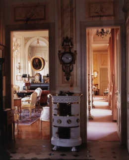 Vue du salon et du couloir depuis le vestibule. © Région Bourgogne-Franche-Comté, Inventaire du patrimoine