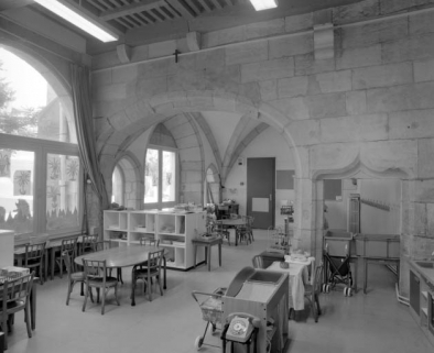 Intérieur : rez- de- chaussée de la partie gauche du bâtiment à droite de la deuxième cour : vue d'ensemble. © Région Bourgogne-Franche-Comté, Inventaire du patrimoine