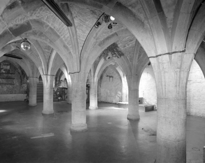 Sous-sol de l'aile droite : vue d'ensemble depuis le fond. © Région Bourgogne-Franche-Comté, Inventaire du patrimoine