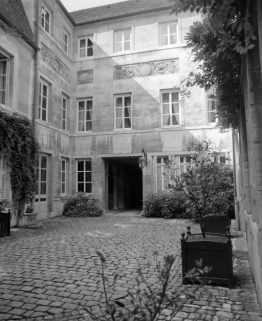 Vue d'ensemble la façade postérieure du logis principal. © Région Bourgogne-Franche-Comté, Inventaire du patrimoine