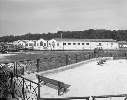 Bâtiments sud depuis la rive droite. © Région Bourgogne-Franche-Comté, Inventaire du patrimoine