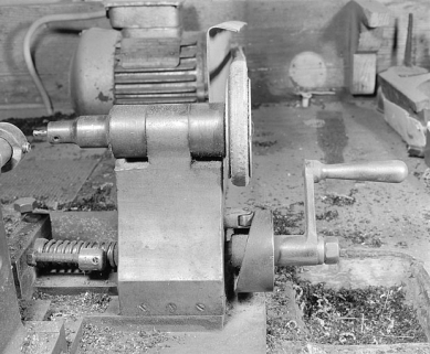 Détail de la partie gauche, avec sa manette munie d'un excentrique. © Région Bourgogne-Franche-Comté, Inventaire du patrimoine