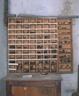 Casiers de rangement des différents modèles de marbres. © Région Bourgogne-Franche-Comté, Inventaire du patrimoine