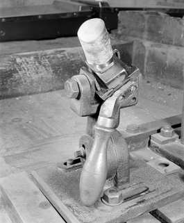 Fourneau enfoncé sur le culot amovible. Vue de trois quarts droite. © Région Bourgogne-Franche-Comté, Inventaire du patrimoine
