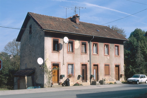 Vue de trois quarts d'une maison ouvrière. © Région Bourgogne-Franche-Comté, Inventaire du patrimoine