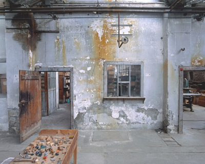 Mur ouest de l'atelier de fabrication de pipes : portes d'accès au magasin de fournitures. © Région Bourgogne-Franche-Comté, Inventaire du patrimoine