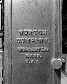 Détail de l'inscription. © Région Bourgogne-Franche-Comté, Inventaire du patrimoine