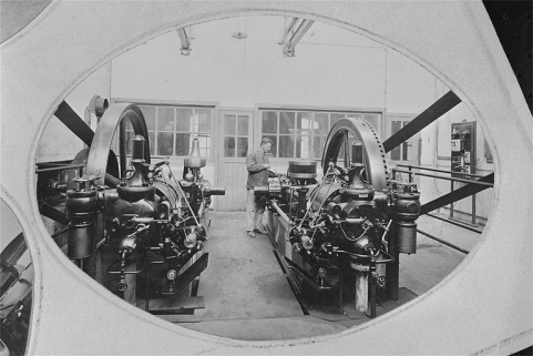 Salle des machines : moteurs à gaz pauvre. © Région Bourgogne-Franche-Comté, Inventaire du patrimoine