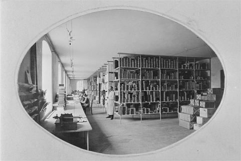 Vue intérieure de l'atelier de conditionnement et du magasin d'expédition. © Région Bourgogne-Franche-Comté, Inventaire du patrimoine