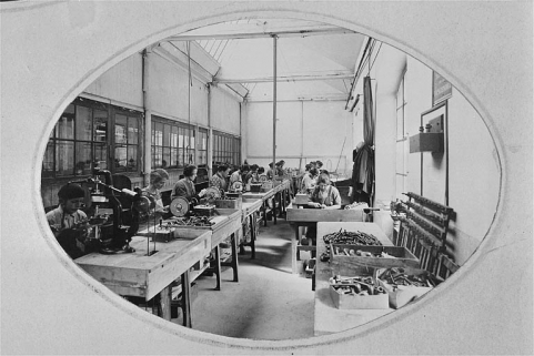 Vue intérieure de l'atelier de finissage des pipes (dit les Anglaises). © Région Bourgogne-Franche-Comté, Inventaire du patrimoine