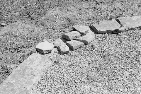 L'ellipse en pierre, avant restauration. © Région Bourgogne-Franche-Comté, Inventaire du patrimoine L'ellipse en pierre, avant restauration. © Région Bourgogne-Franche-Comté, Inventaire du patrimoine