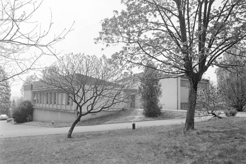 Partie sud : laboratoire d'essais et bureaux, depuis le sud. © Région Bourgogne-Franche-Comté, Inventaire du patrimoine Partie sud : laboratoire d'essais et bureaux, depuis le sud. © Région Bourgogne-Franche-Comté, Inventaire du patrimoine