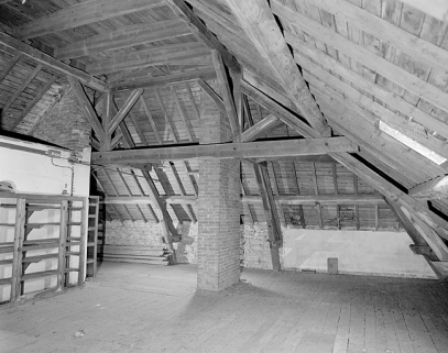 Partie sud : maison du directeur, charpente. © Région Bourgogne-Franche-Comté, Inventaire du patrimoine Partie sud : maison du directeur, charpente. © Région Bourgogne-Franche-Comté, Inventaire du patrimoine