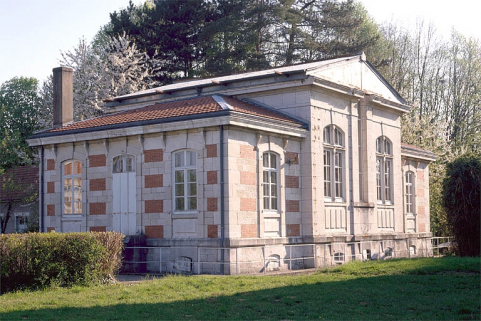 Partie nord : vue d'ensemble du pavillon de la méridienne. © Région Bourgogne-Franche-Comté, Inventaire du patrimoine Partie nord : vue d'ensemble du pavillon de la méridienne. © Région Bourgogne-Franche-Comté, Inventaire du patrimoine