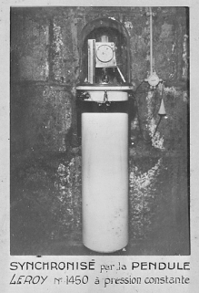 [Chronographe Gautier] synchronisé par la pendule Leroy n° 1450 à pression constante [vue de la pendule], entre 1932 et 1934. © Région Bourgogne-Franche-Comté, Inventaire du patrimoine