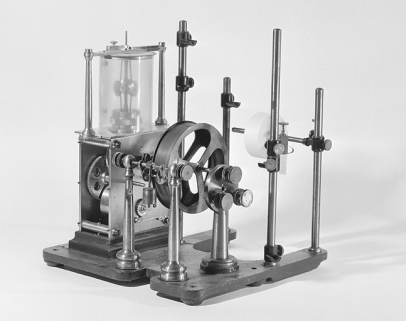 Le chronographe vu de trois quarts. © Région Bourgogne-Franche-Comté, Inventaire du patrimoine Le chronographe vu de trois quarts. © Région Bourgogne-Franche-Comté, Inventaire du patrimoine