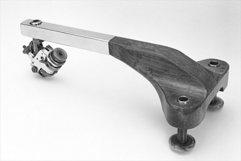 Pince mécanique (tenaille de lapidaire), vue du côté du diamantaire. © Région Bourgogne-Franche-Comté, Inventaire du patrimoine