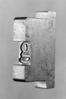 Matrice de caractère (face inférieure). © Région Bourgogne-Franche-Comté, Inventaire du patrimoine