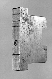 Matrice de caractère (face supérieure). © Région Bourgogne-Franche-Comté, Inventaire du patrimoine