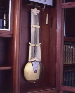 Premier meuble : le pendule. © Région Bourgogne-Franche-Comté, Inventaire du patrimoine