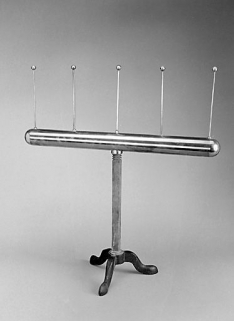 Cylindre isolé d'Aepinus. © Région Bourgogne-Franche-Comté, Inventaire du patrimoine