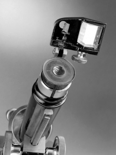 Premier microscope : la chambre claire. © Région Bourgogne-Franche-Comté, Inventaire du patrimoine