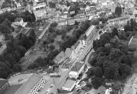 Vue aérienne depuis l'ouest en 1982. © Région Bourgogne-Franche-Comté, Inventaire du patrimoine