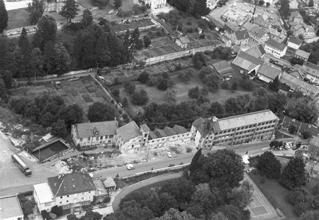 Vue aérienne depuis le sud en 1982. © Région Bourgogne-Franche-Comté, Inventaire du patrimoine