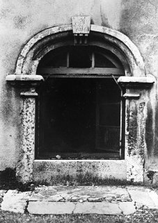 Baie sur la façade sud (état en 1978). © Région Bourgogne-Franche-Comté, Inventaire du patrimoine