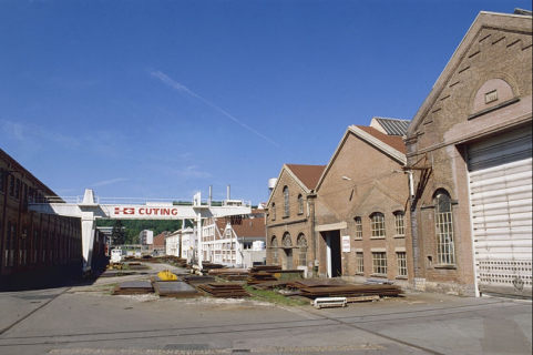 Pont roulant et ateliers de métallurgie sur la rue 3. © Région Bourgogne-Franche-Comté, Inventaire du patrimoine