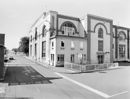 Bâtiment d'entrée à la porte des 3 Chênes, depuis le nord. © Région Bourgogne-Franche-Comté, Inventaire du patrimoine