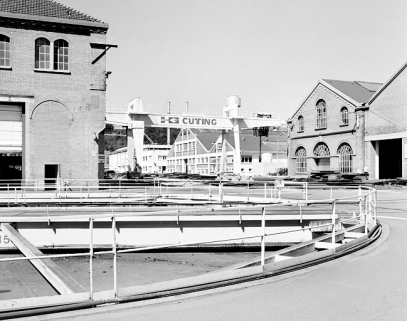 Vue d'ensemble depuis la plaque tournante : pont roulant et ateliers de métallurgie. © Région Bourgogne-Franche-Comté, Inventaire du patrimoine
