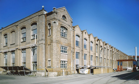 Vue de trois quarts de l'ancien atelier des grandes dynamos. © Région Bourgogne-Franche-Comté, Inventaire du patrimoine