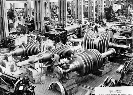 Hall de montage des rotors pour turbines à vapeur. © Région Bourgogne-Franche-Comté, Inventaire du patrimoine Hall de montage des rotors pour turbines à vapeur. © Région Bourgogne-Franche-Comté, Inventaire du patrimoine
