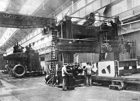 Hall de gros usinage : raboteuse et perceuse. © Région Bourgogne-Franche-Comté, Inventaire du patrimoine
