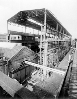 Construction d'une halle de montage (?). © Région Bourgogne-Franche-Comté, Inventaire du patrimoine