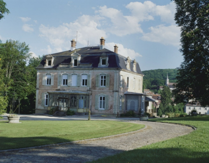 Façade nord vue de trois quarts. © Région Bourgogne-Franche-Comté, Inventaire du patrimoine
