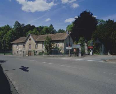 La conciergerie et l'entrée du parc. © Région Bourgogne-Franche-Comté, Inventaire du patrimoine